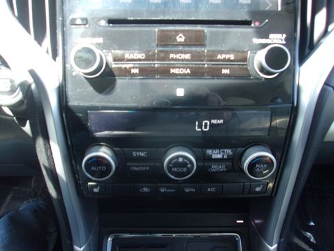 Used 2022 Subaru Ascent Limited AWD/4WD image 24