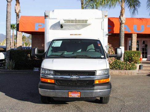 Used 2016 Chevrolet Express 4500 w/ Chrome Appearance Package RWD image 3