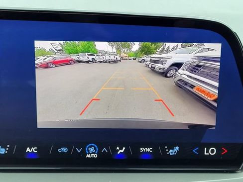 Used 2025 Chevrolet Traverse LT AWD/4WD image 11