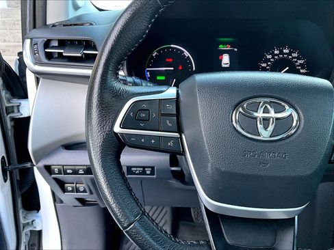 Used 2022 Toyota Sienna XLE w/ XLE Plus Package AWD/4WD image 24
