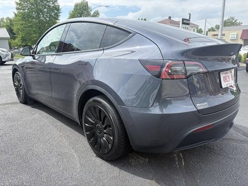 Used 2022 Tesla Model Y Long Range AWD/4WD image 3