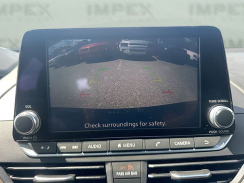 Used 2024 Nissan Altima 2.5 SV image 19