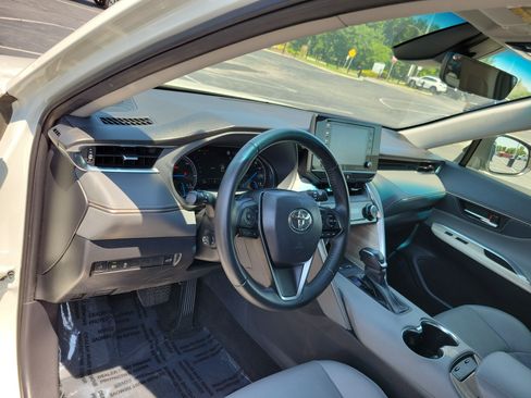 Certified 2022 Toyota Venza XLE AWD/4WD image 18