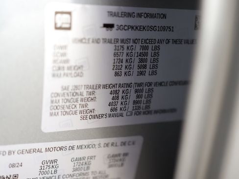 Used 2025 Chevrolet Silverado 1500 LT image 36