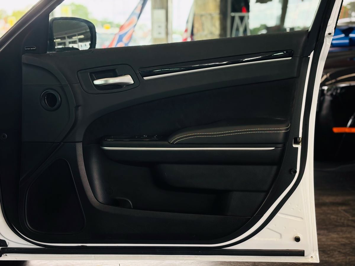 Used 2023 Chrysler 300 C RWD image 43