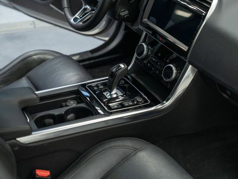 Used 2020 Jaguar XE S image 23