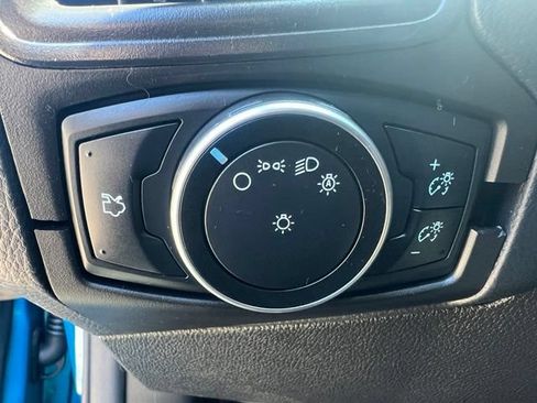 Used 2016 Ford Focus SE w/ SE Cold Weather Package FWD image 19