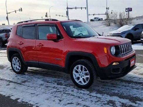 Used 2018 Jeep Renegade Latitude image 2