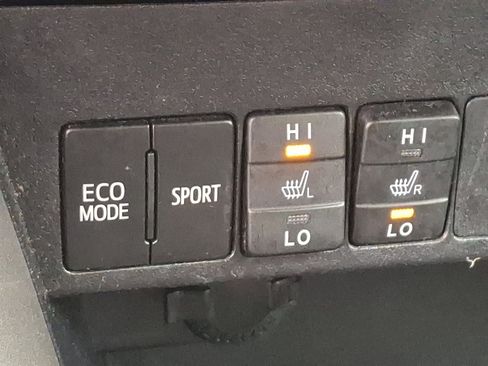 Used 2018 Toyota RAV4 XLE image 24