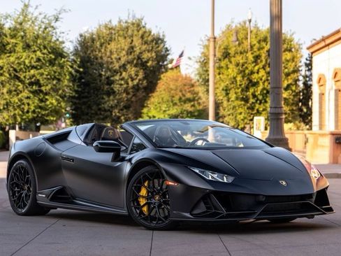 Used 2024 Lamborghini Huracan EVO AWD/4WD image 2