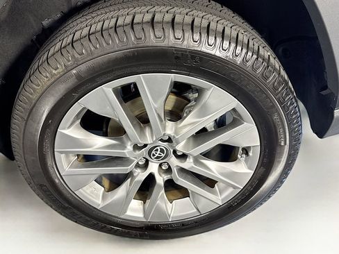 Used 2023 Toyota RAV4 XLE Premium image 34