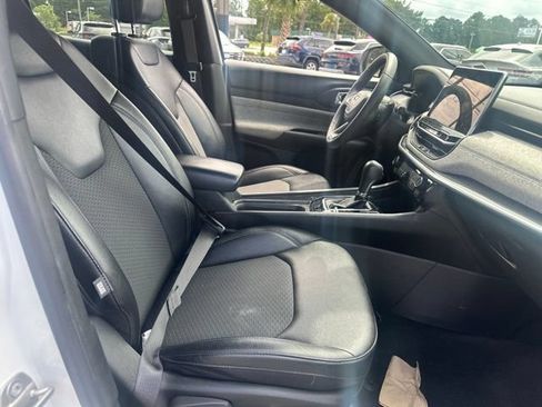 Used 2024 Jeep Compass Latitude AWD/4WD image 6