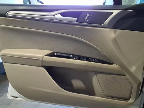 Used 2017 Ford Fusion SE FWD image 14