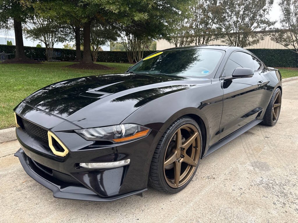 Used 2020 Ford Mustang Premium RWD image 4