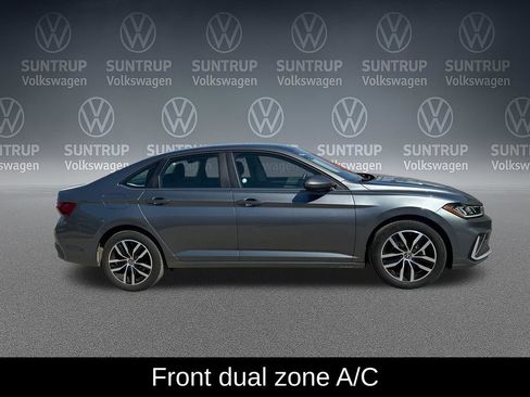 Used 2025 Volkswagen Jetta SE FWD image 7