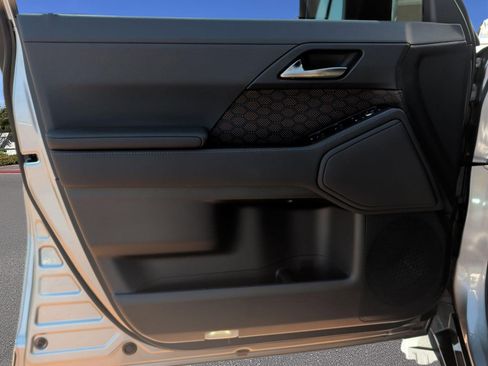 Certified 2025 Lexus GX 550 w/ Cold Area Package AWD/4WD image 8