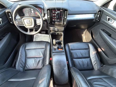 Used 2022 Volvo XC40 T4 Momentum FWD image 30