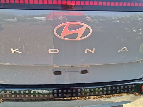 Used 2024 Hyundai Kona Limited image 8