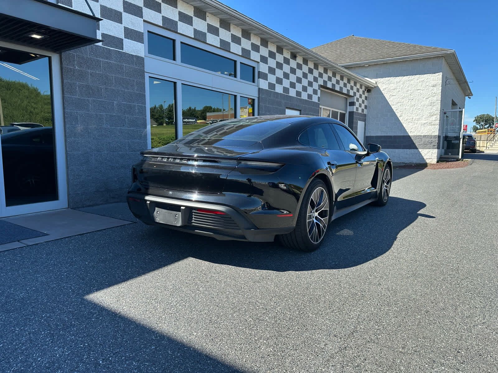 Used 2021 Porsche Taycan RWD image 4