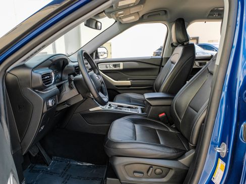 Used 2022 Ford Explorer Limited image 3