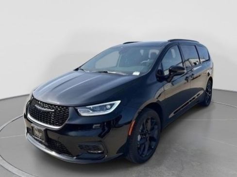 New 2026 Chrysler Pacifica Select w/ S Appearance Package image 2