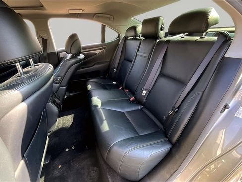 Used 2017 Lexus LS 460 AWD w/ Comfort Package image 21