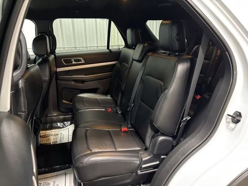 Used 2016 Ford Explorer XLT w/ Equipment Group 202A AWD/4WD image 14