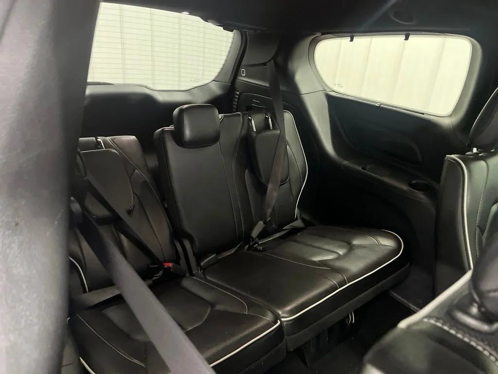 Used 2025 Chrysler Pacifica Limited FWD image 14