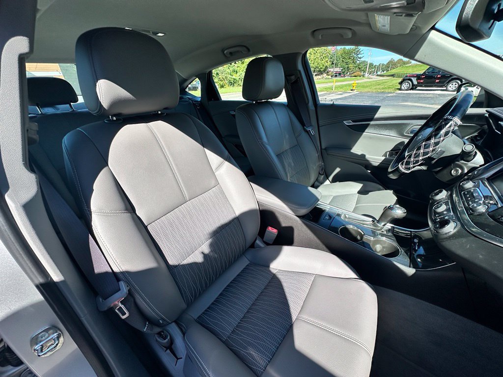 Used 2017 Chevrolet Impala LT w/ Convenience Package FWD image 8