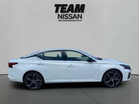 New 2025 Nissan Altima 2.5 SR image 8