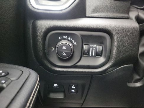 Used 2025 RAM 1500 Laramie image 13