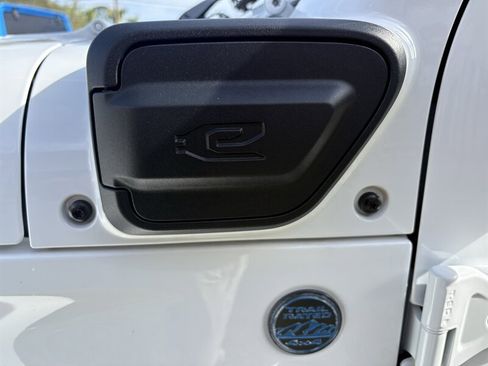 Used 2023 Jeep Wrangler Unlimited Sahara image 34