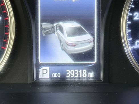 Used 2017 Toyota Camry XLE FWD image 38