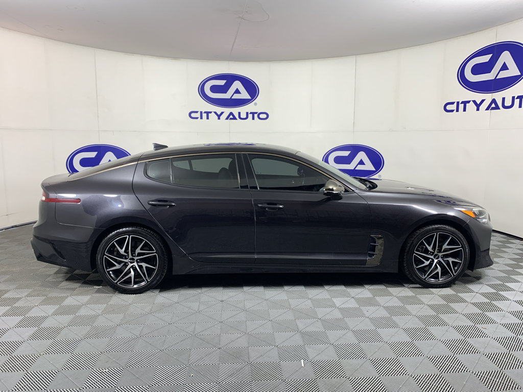 Used 2022 Kia Stinger GT-Line RWD image 2