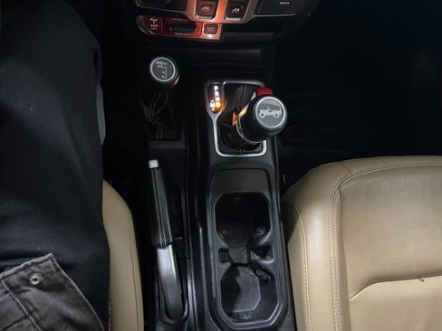 Used 2019 Jeep Wrangler Rubicon w/ Cold Weather Group image 37