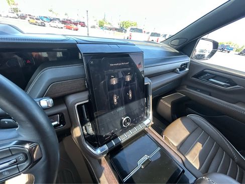 Used 2025 GMC Yukon XL Denali Ultimate w/ LPO, Floor Liner Package AWD/4WD image 53