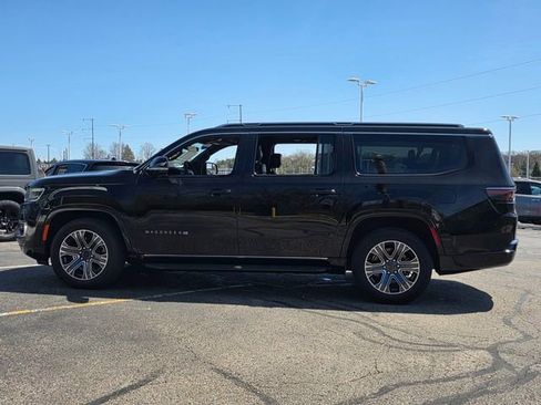Used 2024 Jeep Wagoneer L Series II w/ Flexible Seating Group AWD/4WD image 5