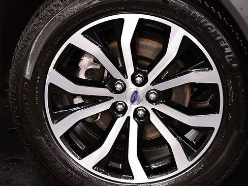 Used 2025 Ford Explorer ST-Line image 9