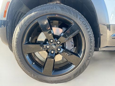 Used 2023 Land Rover Defender 130 X-Dynamic SE image 41