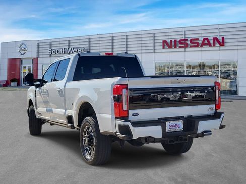 Used 2025 Ford F350 Platinum w/ FX4 Off-Road Package image 9