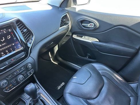 Used 2019 Jeep Cherokee Limited w/ Luxury Group FWD image 28
