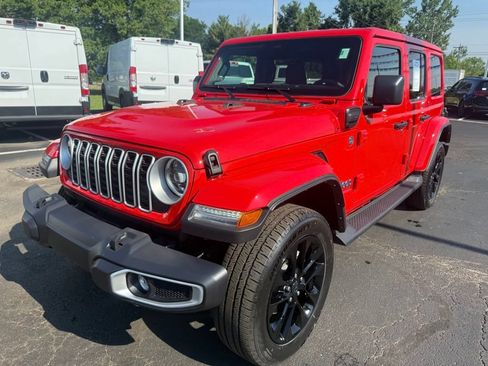 Used 2025 Jeep Wrangler Unlimited Sahara AWD/4WD image 8