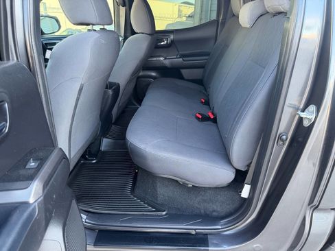 Used 2019 Toyota Tacoma TRD Sport image 26