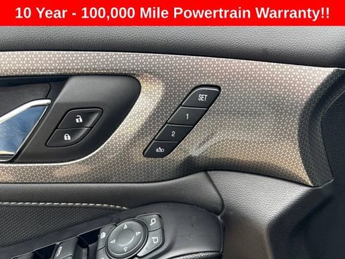 Used 2023 Chevrolet Traverse Premier AWD/4WD image 30
