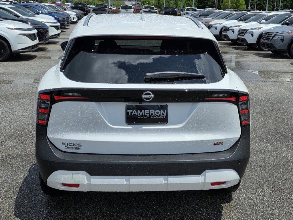 New 2025 Nissan Kicks SR FWD image 4