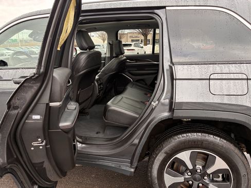 Used 2023 Jeep Grand Cherokee 4WD 4xe image 31