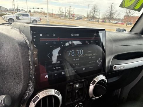 Used 2016 Jeep Wrangler Unlimited Rubicon image 31