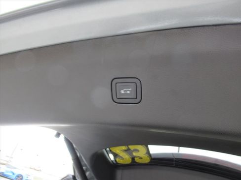 Used 2023 Buick Enclave Essence image 33