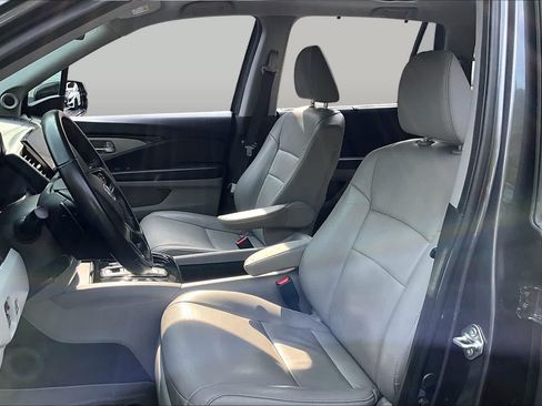 Used 2020 Honda Pilot Touring image 8