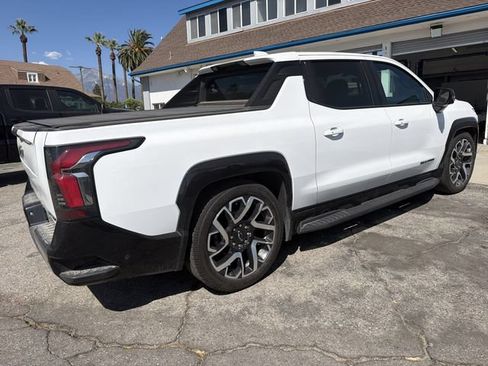 Used 2025 Chevrolet Silverado EV RST AWD/4WD image 4